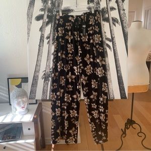 C-MODE Wide leg pleated (plissee) floral pants (cream floral print on black).